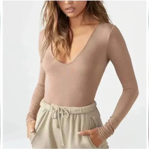 Joah Brown Scoop Neck Long Sleeve Top In Sienna, Light Brown Tan, EUC xs/s - Picture 8 of 12